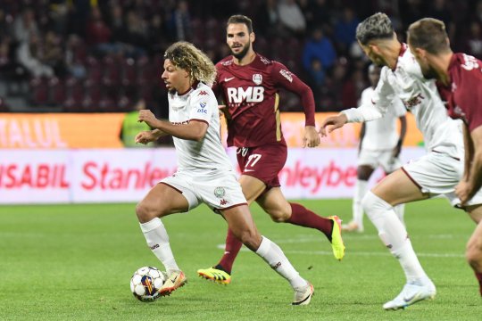 CFR Cluj - Rapid 3-2. Dan Petrescu debutează cu o victorie pe banca ardelenilor. Rapid păstrează ultima poziție în play-off