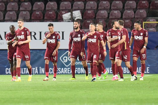 Un jucător care și-a anunțat plecarea de la CFR Cluj rămâne la echipă! Ioan Varga: ”Dan Petrescu e foarte mulțumit de el, vrea neapărat să îl ținem”