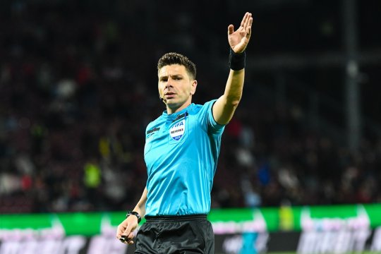 Greșeală flagrantă de arbitraj în CFR Cluj - Rapid 3-2! Decizia care putea schimba soarta meciului. Arbitrul, ”notă de suspendare”