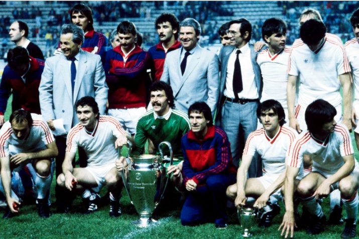 Fotografia originală cu Steaua 1986, care a fost prelucrată în postarea făcută de FCSB cu ocazia zilei de 7 mai