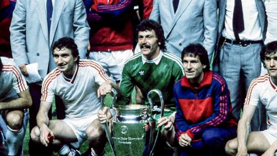 FOTO | Coincidență? FCSB l-a scos pe Lăcătuș din postarea care aniversează 38 de ani de la câștigarea Cupei Campionilor