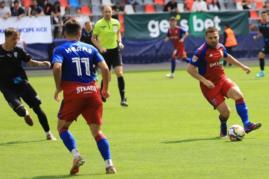 Adi Popa este aproape să o părăsească pe Steaua! Ce alt jucător mai pot pierde ”militarii”