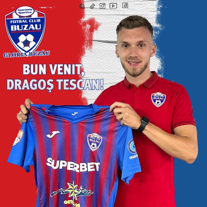 Tescan (24 de ani) e născut la Craiova, a făcut junioratul la Școala de Fotbal "Gică Popescu", iar ca senior a evoluat la Oltul Turnu Măgurele, UTA și U Cluj