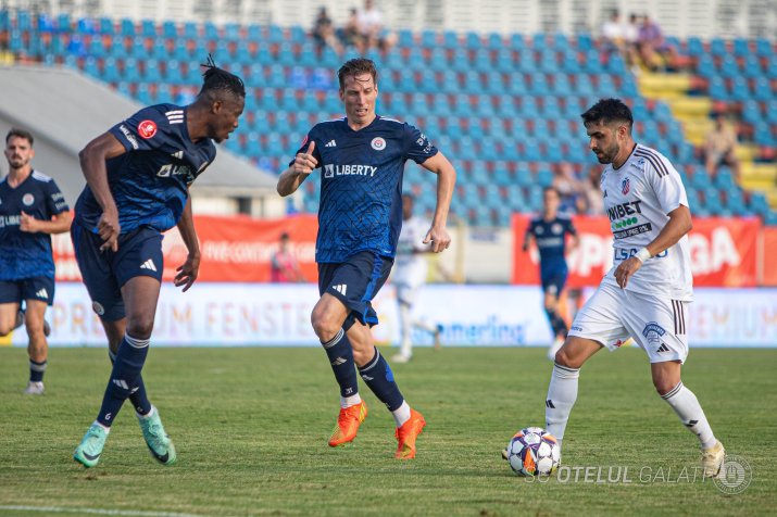 Gălățenii (în albastru) s-au impus în derby-ul Moldovei din prima etapă, 3-2 la Botoșani