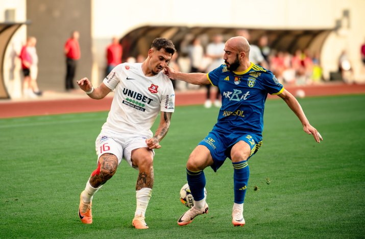 Markovic (stânga) nu pare să se fi acomodat nici la Sibiu