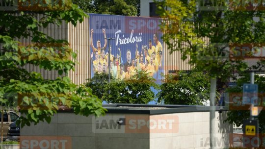 Hotelul României, păzit ca Fort Knox-ul! Stewarzi, poliție + acces interzis: ”Nu puteți intra!” Mesajul special afișat în curte