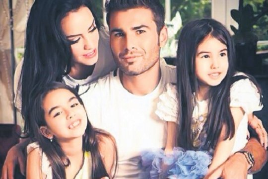 Adriana Mutu, fiica lui Adi Mutu și a lui Consuelo, a împlinit 18 ani. Cum arată + o imagine memorabilă cu ”Briliantul” și cei 4 copii ai săi