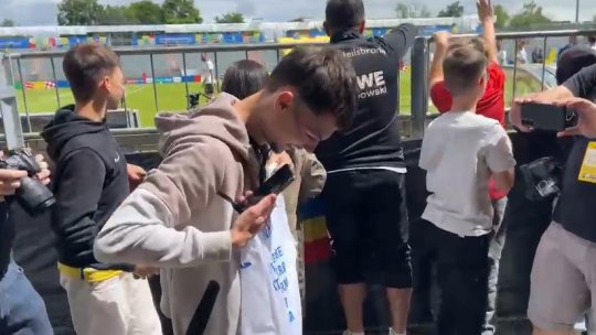 Un fan a izbucnit în lacrimi la antrenamentul naționalei. Momentul emoționant care l-a făcut să plângă de fericire