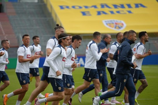 Naționala României a susținut primul antrenament în Germania! Detalii remarcate de reporterii iAMsport: situația fotbaliștilor incerți, un om de bază sub semnul întrebării + probleme la Mihăilă?