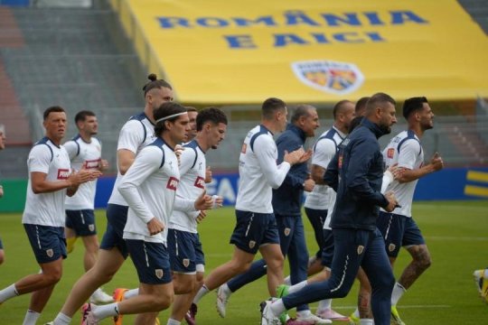 Veste bună pentru ”tricolori”! Fotbalistul incert înaintea sosirii în Germania, antrenament cot la cot cu coechipierii