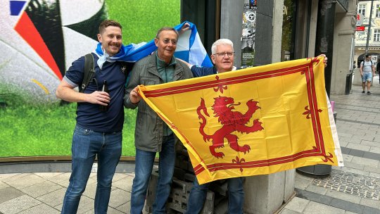 Fanii lui Celtic, cuvinte de laudă la adresa noului antrenor al Rapidului: ”Foarte experimentat. Poate ia campionatul în România”. Cum se distrează scoțienii la EURO 2024