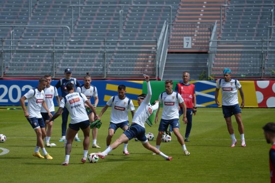 ”Tricolorii” și-au pus ”tunicile” înainte de duelul cu Ucraina! Factorul fizic este esențial: ”Trebuie să fim o echipă scurtă, să ne dublăm, să ne triplăm”