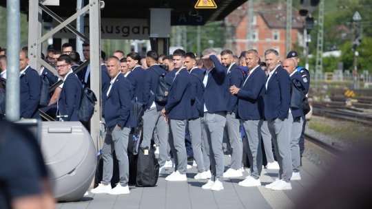 Jucătorii României au plecat la Munchen cu trenul. Valeriu Argăseală și un conducător din Liga 2 fac parte din delegația FRF. Jandarmii aduși din țară au asigurat securitatea tricolorilor