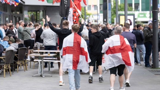 Avertismente pentru fanii englezi înainte de meciul cu Serbia. Cântecul interzis care i-a scandalizat pe germani