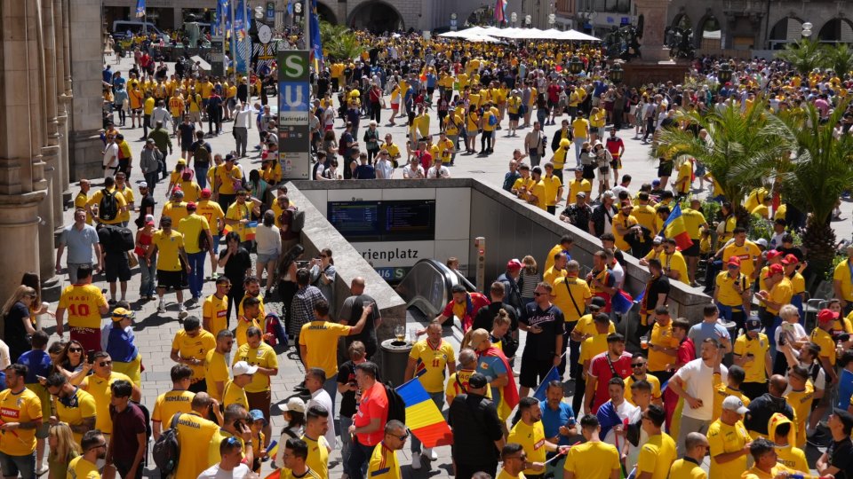 Suporterii români în Marienplatz, Munchen, înaintea partidei România - Ucraina, debutul tricolorilor la EURO 2024