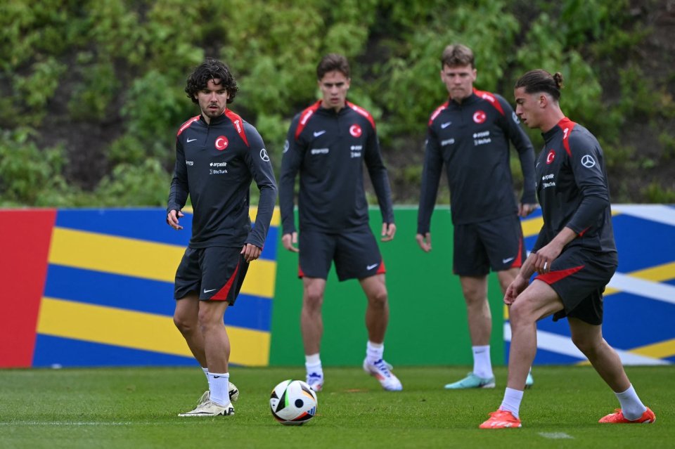 Jucătorii selecționatei Turciei la antrenament pe terenul din Barsinghausen, locul unde și-au stabilit cantonamentul pentru EURO 2024, Germania, 13 iunie 2024