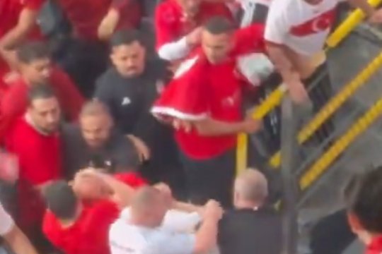 Scene desprinse din ”Fight Club” la Turcia-Georgia. Fanii s-au încăierat chiar în tribune