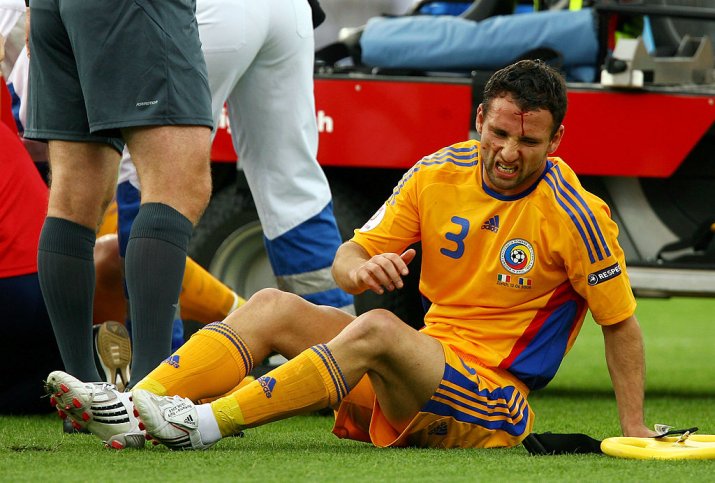 Răzvan Raț, însângerat în duelul cu Italia de la Euro 2008 1/2