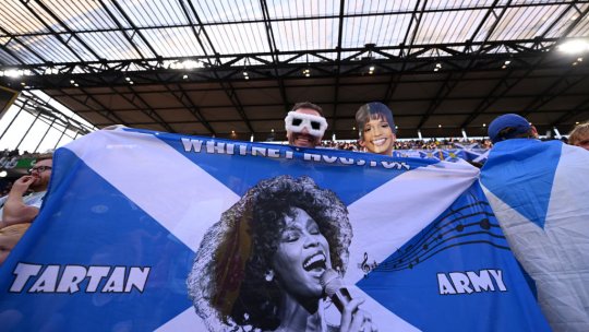 Imagini fabuloase cu fanii scoțieni, înainte de meciul cu Elveția. Cum au ajutat un bătrânel