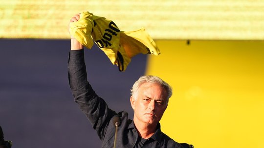 Jose Mourinho, primit ca un pașă în Turcia! Fanii lui Fenerbahce au făcut spectacol la prezentarea de la Istanbul