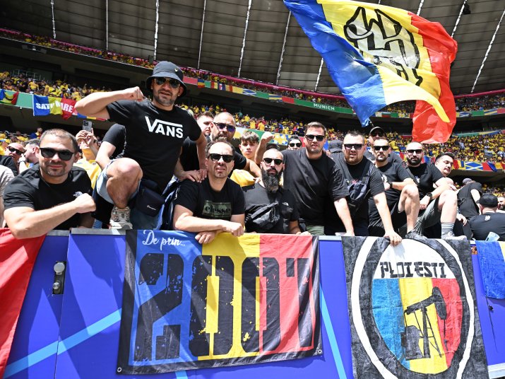 Ultrași din întreaga țară sunt alături de tricolori în Germania
