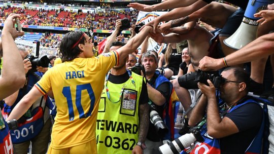 “Nu se vede urât să fie numărul 10 pe bancă?” Ianis Hagi, răspuns pentru contestatari