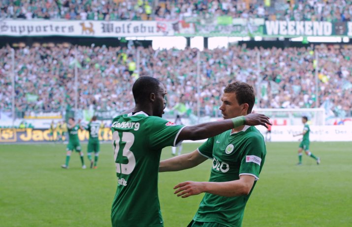VfL Wolfsburg a câștigat titlul în Bundesliga, în 2008-2009, cu două puncte peste Bayern. Din 80 de goluri marcate, 54 au purtat semnăturile lui Dzeko și Grafite
