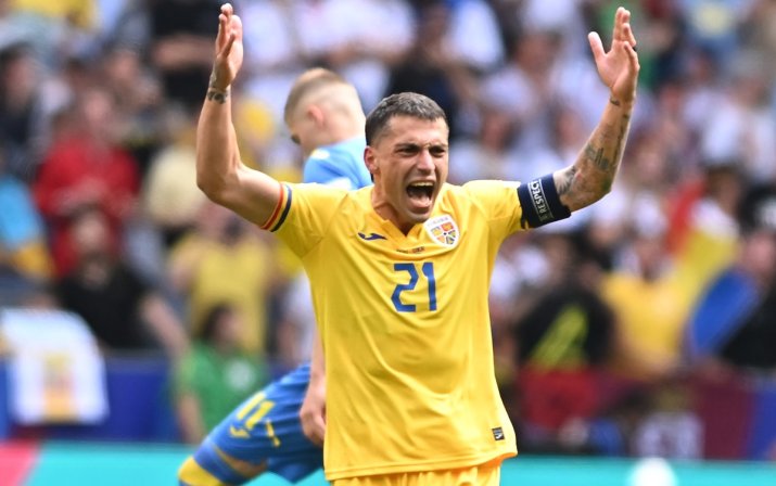 Nicolae Stanciu, bucurându-se după ce a deschis scorul în România-Ucraina 3-0.