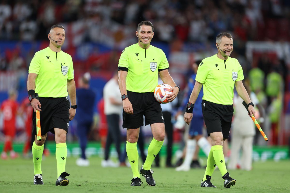 Brigada de arbitrii români de la meciul Cehia - Turcia