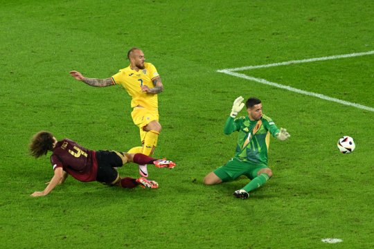 Fotbalistul român care i-a atras atenția unui fotograf de la Getty! Cadrele suprinse chiar pe gazon, imediat după Belgia - România 2-0