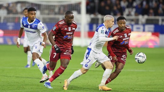 OFICIAL | Petrolul a bifat un nou transfer! Cine e mijlocașul care a semnat cu ploieștenii