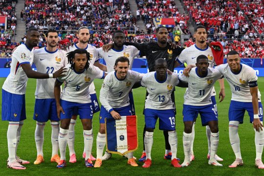 Mama starului francez a fost jefuită în timpul Campionatului European! Suma importantă care i-a fost sustrasă