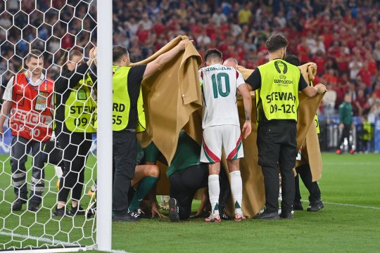 Vești bune despre jucătorul care a fost scos cu targa din teren la Euro 2024: ”A trecut cu bine peste operație”