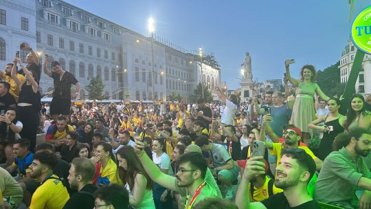 Bucurie în stradă ca pe vremuri. Fanii naționalei sărbătoresc performanța tricolorilor la Universitate