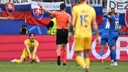 Specialiștii din arbitraj se contrează pe maginea penalty-ului obținut de Ianis Hagi: ”Nu contează ce zice lumea, decizia este clară” + ”Contactul este în afara careului”