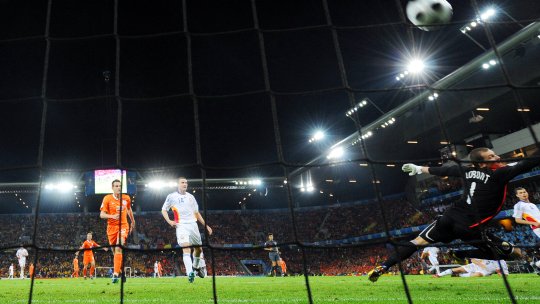 Același obiectiv după 16 ani. România întâlnește Olanda pentru prima oară la un turneu final după Euro 2008. Cum arătau atunci cele două echipe