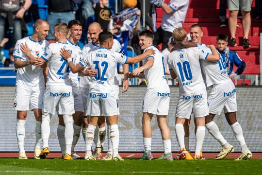 OFICIAL | Rapid câștigă duelul cu Universitatea Craiova. Fotbalistul a semnat cu giuleștenii