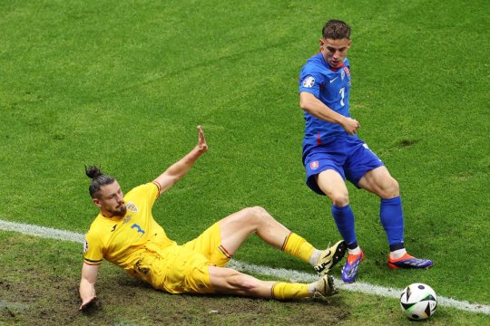 Presa din Italia îl dă ca transferat pe Radu Drăgușin la un club de top din Serie A. Ce spune agentul jucătorului