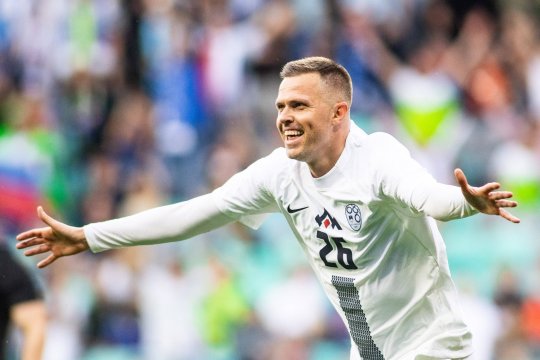 VIDEO | Emoționant: intrat în depresie după ce soția l-a înșelat, fotbalistul a revenit la națională cu un gol superb