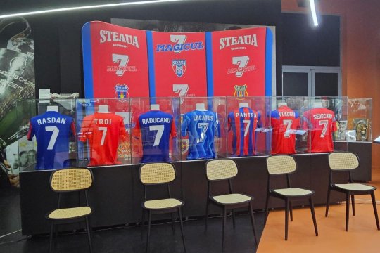 Florin Răsdan, lângă Marius Lăcătuș și Jean Vlădoiu. Steaua a scos la licitație 7 tricouri ale unor jucători ”de legendă” de aniversarea de 77 de ani a clubului