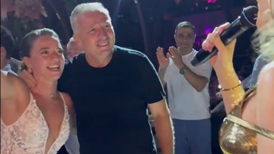Imagini nemaivăzute cu Dan Petrescu! Antrenorul CFR-ului dansează înconjurat de lăutari!