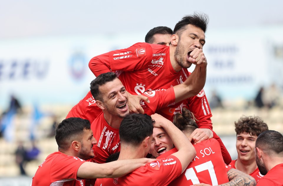 Ubbink, felicitat de foștii săi colegi de la UTA după ce a marcat un gol într-un meci cu FC Voluntari