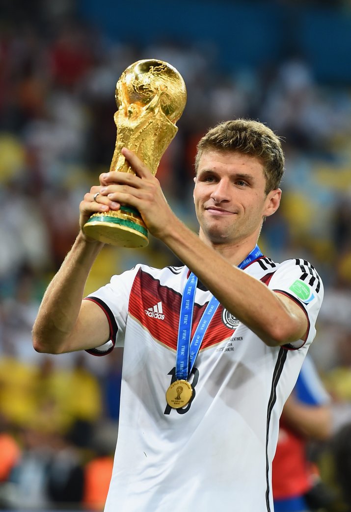 Thomas Muller cu Cupa Mondială câștigată în 2014