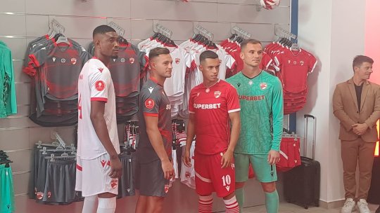 Dinamo și-a prezentat noile echipamente. ”Câinii” au și un nou sponsor principal