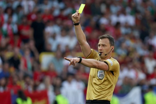 ”Sunt destul de surprins că au luat o asemenea decizie”. Ce a spus Stuart Pearce legat de Felix Zwayer, cel care va arbitra Olanda - Anglia
