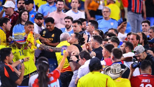 Bătaie generală în semifinala Copa America! Darwin Nunez și-a împărțit pumni cu fanii columbieni