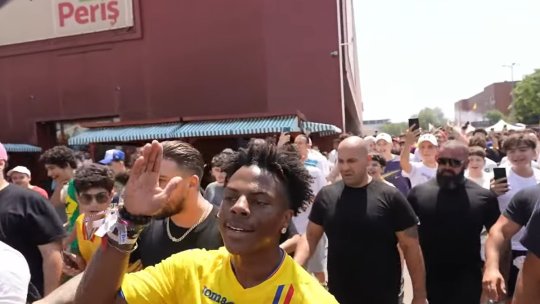 ”Nu minți?!”. Starul american care a făcut furori pe străzile din București, surprins când a aflat ce fost ”tricolor” îi semnase tricoul cu România