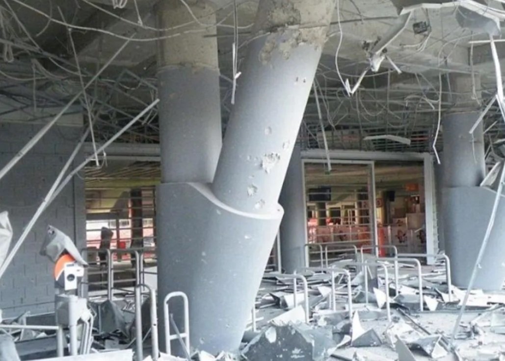 În 2014, Donbas Arena a fost atinsă de mai multe proiectile în timpul rebelilor susținuți de Rusia