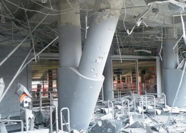 În 2014, Donbas Arena a fost atinsă de mai multe proiectile în timpul rebelilor susținuți de Rusia
