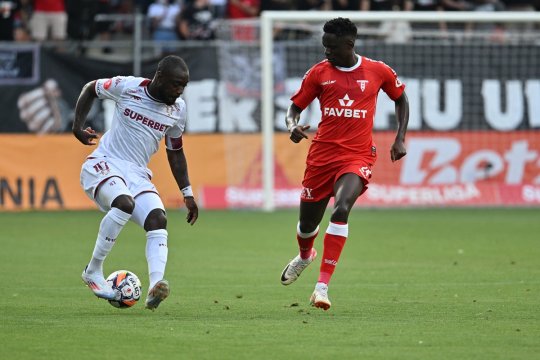 UTA - Rapid 1-1! Tensiune la Arad. Elevii lui Mircea Rednic au scăpat victoria pe final
